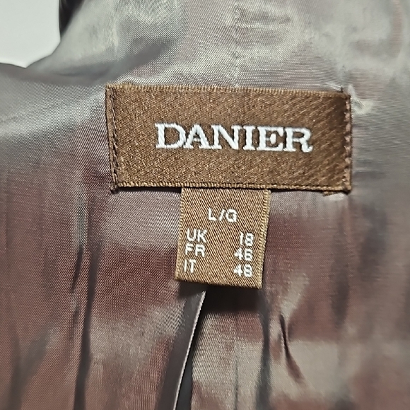 Chic Brown Leather Jacket - Picture 6 of 6